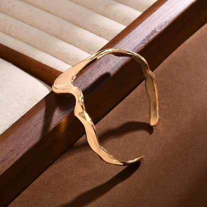 Golden Flow Set – Sculptural Elegance Edition