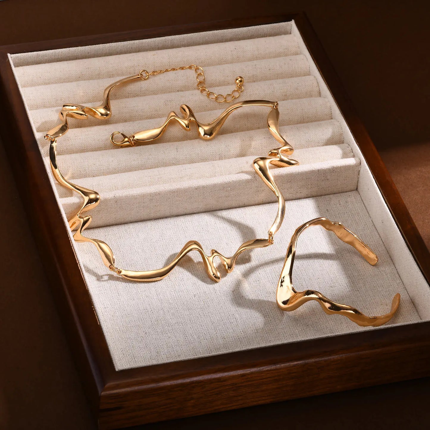 Golden Flow Set – Sculptural Elegance Edition