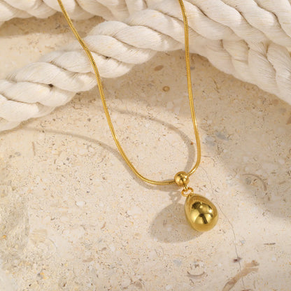 Golden Teardrop Necklace – Pure Elegance Edition