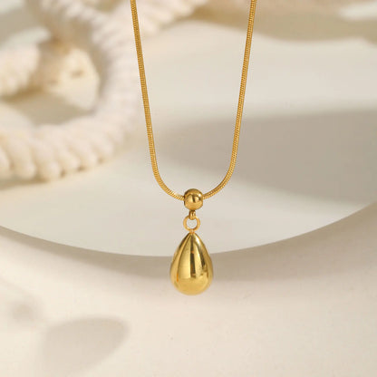 Golden Teardrop Necklace – Pure Elegance Edition